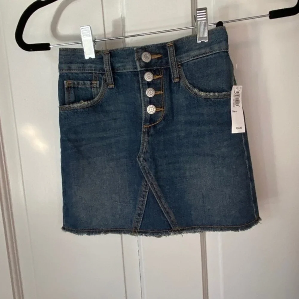 Old Navy Small Denim Button Skirt New with Tag‎